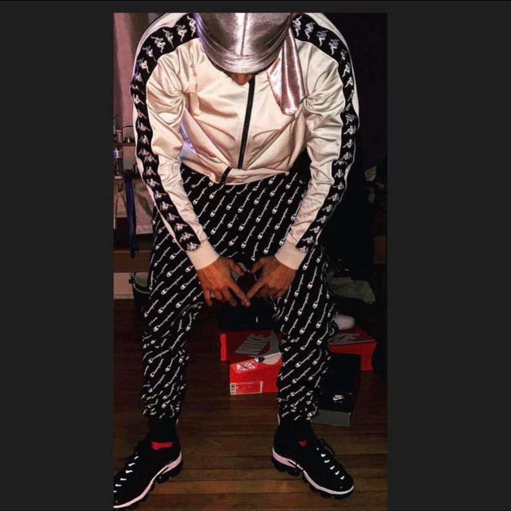 Meet your Posher, Carlos